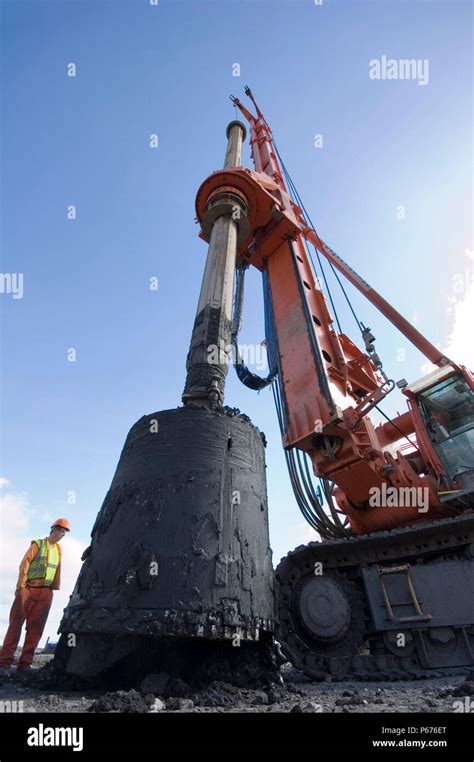 Piling machines at work Stock Photo - Alamy