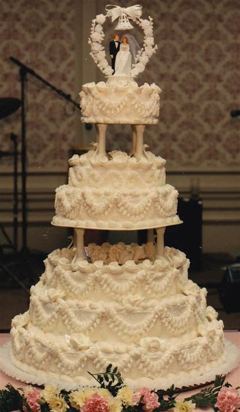 Pin by Linda Clark on Wedding Cake & Toppers | Wedding cakes vintage ...