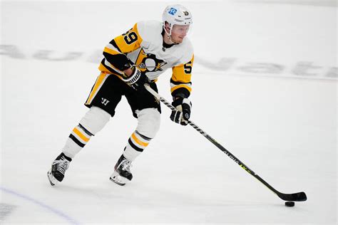 Penguins’ Jake Guentzel expected to miss ‘around 5 games’ after ankle surgery: Dubas - The Athletic