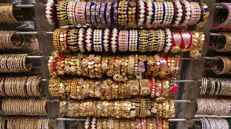 #Wishfuldiscoveries: Babu Churi Wala For Ultimate Bangles Shopping! - ShaadiWish