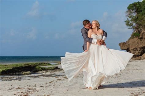 Mombasa Beach Honeymoon photo session — Maiafreia | Beach honeymoon ...