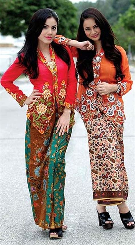 Kebaya Nyonya | Malay Traditional Costume | Pinterest | Radios, Kebaya and Summer dresses