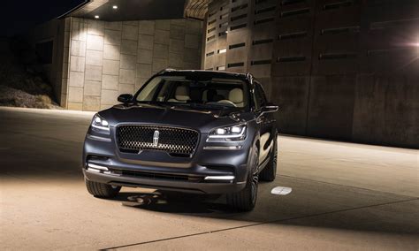 Lincoln Aviator Forecasts An Elegant Three-Row Plug-In Hybrid | Carscoops