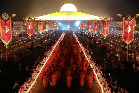 Makha Bucha Day: 1,250 Buddhist monks in beautiful candlelit ceremony at Thailand's Dhammakaya ...