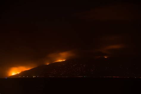 Massive out-of-control brush fire in West Maui causes evacuations ...