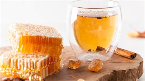 11 Reasons You Should Only Buy (And Use) Local Honey