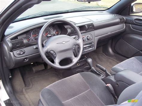 2004 Chrysler sebring interior