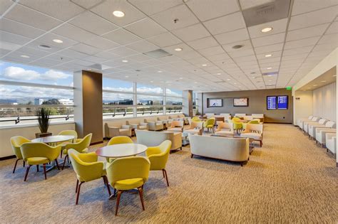 Rewards Canada: Rewards Canada's Guide to Business Class Lounge Access