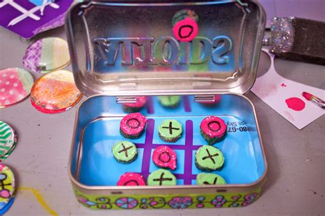 Sowdering About: Altoid's Tin Tic Tac Toe Game