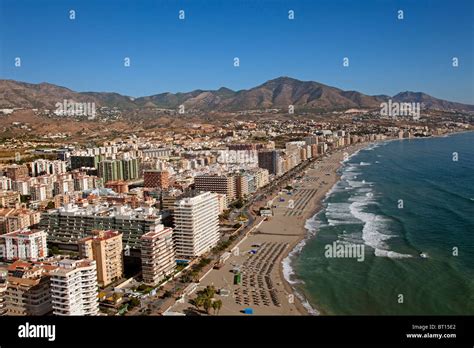 Vista aerea de las playas de Fuengirola Málaga Costa del Sol Andalucía España Aerial view ...