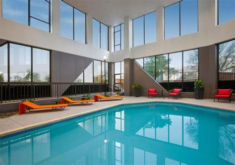 21 Hotels with Indoor Pools in Dallas, TX