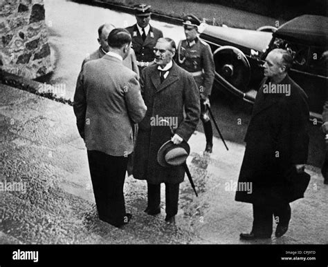 Adolf Hitler welcomes Neville Chamberlain, 1938 Stock Photo - Alamy