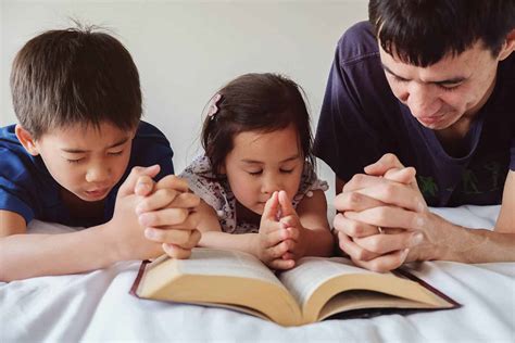 Kids Praying To Jesus