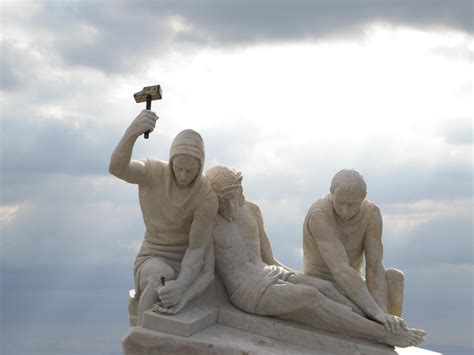 1024x768 wallpaper | crucifying jesus statue | Peakpx