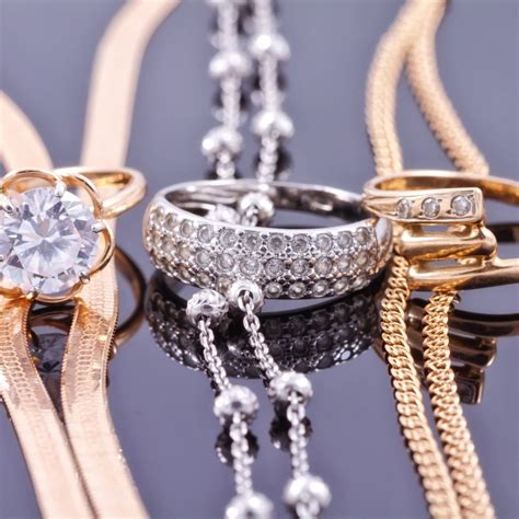 How To Mix Metals: Mixing Silver And Gold Jewelry | blingadvisor.com