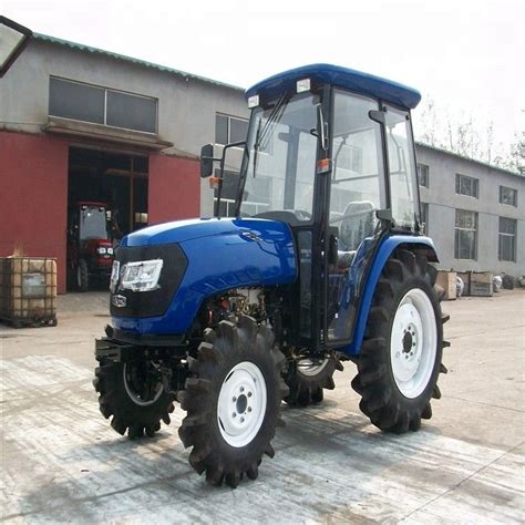 Red Agriculture Farm Machinery Small Farm Tractors 2000kg Structure Weight