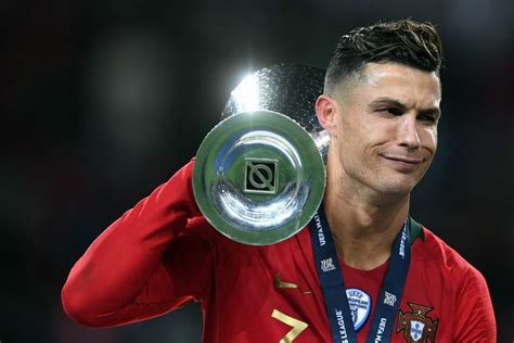 Cristiano Ronaldo, il portoghese si racconta: "mi sarebbe piaciuto ...