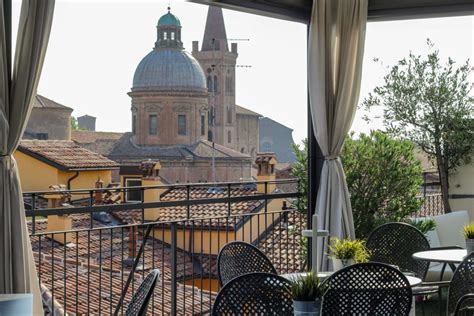 hotel touring bologna - Valentina in Shorts