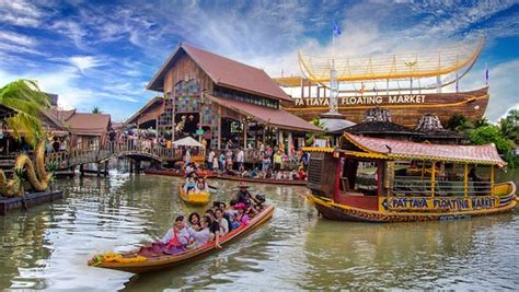 Worst Floating Market in Thai (Land of Grumpiness) - Review of Pattaya Floating Market, Pattaya ...