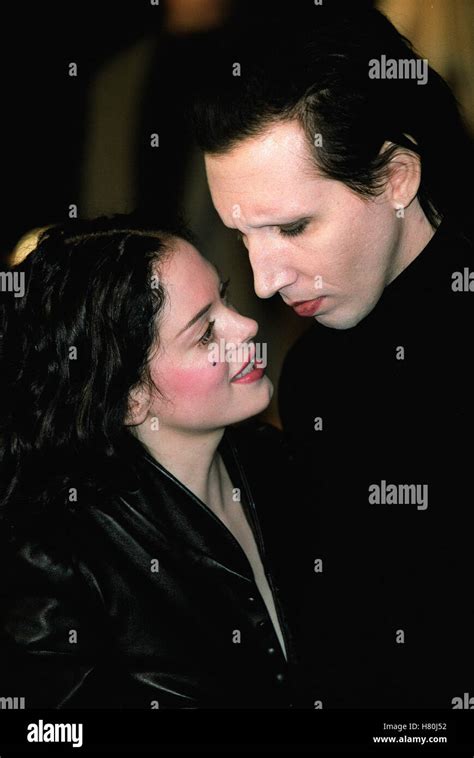 MARILYN MANSON ROSE MCGOWAN LOS ANGELES USA 01 December 1999 Stock Photo - Alamy