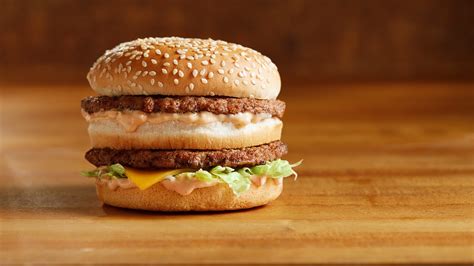 Big Boy offering classic double decker burger for 84 cents