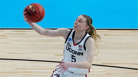 Paige Bueckers 'best player' in women's game, according to UConn great