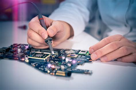 5 Key Steps to Becoming an Electronic Technician - Blackfox - Premier Training and Certification