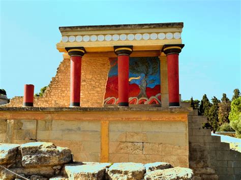 Discover the Magnificent Minoan Columns