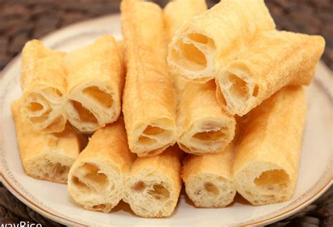 Fried Breadsticks (Dau Chao Quay) - Easy Recipe & Video - RunAwayRice