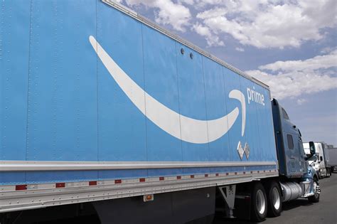 Amazon Prime Truck - Amazon Has A New Fleet Of Branded Trucks - Page 1 | TruckingTruth Forum ...