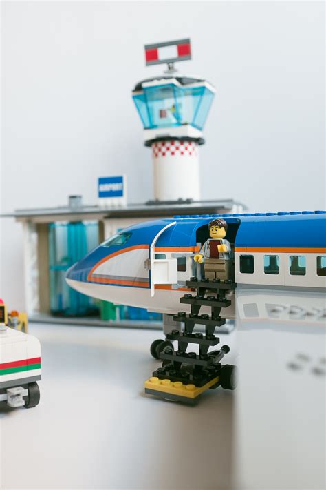 Geek Review: LEGO City Airport Passenger Terminal 60104 | Geek Culture