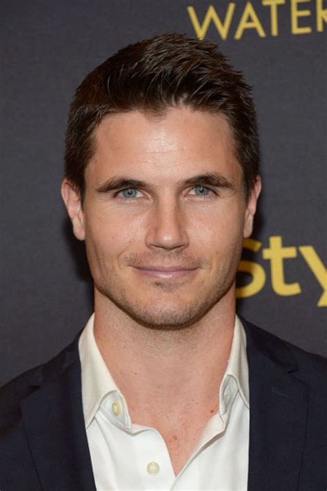 25 Celebs You Probably Didn't Notice In Your Favorite '00s Disney Channel Shows | Robbie amell ...