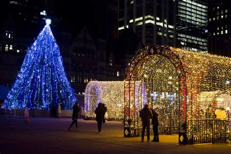 Who hauled the giant Christmas tree to Toronto? - Truck News