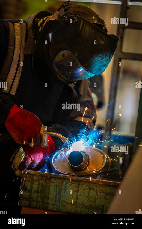 Worker welding a exhaust pipe Stock Photo - Alamy