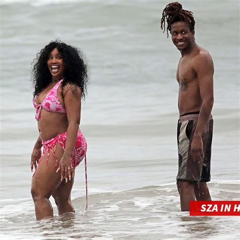 SZA Spotted On Hawaii Beach With 'S.O.S.' Producer ThankGod4Cody - 'TMZ ...