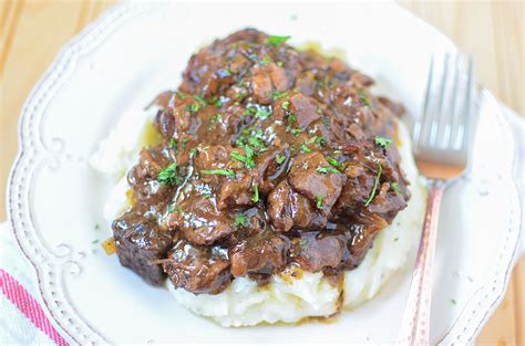 Slow Cooker Sirloin Beef Tips in Mushroom Gravy!