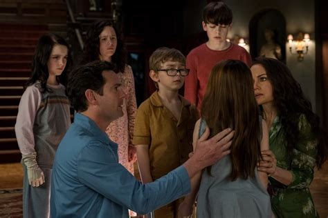 The Haunting of Hill House Siblings Stages of Grief Theory | POPSUGAR Entertainment