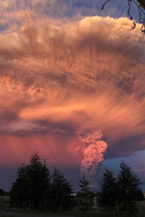 Eruption of the Calbuco volcano - Mirror Online