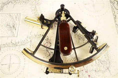 e-Shop/Nautical antiques/Code 6309 Antique sextant