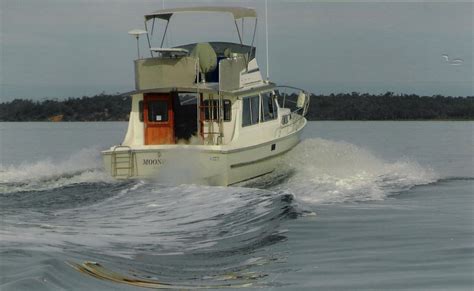 Moonraker QK659 32 foot Honeymoon | Gippsland Lakes Classic Boat Club