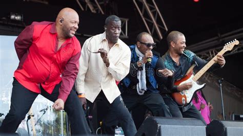 Kool and the Gang Live at the Westport Festival Editorial Stock Photo - Image of gang, bryan ...