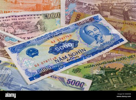 Different Vietnam dong banknotes Stock Photo - Alamy