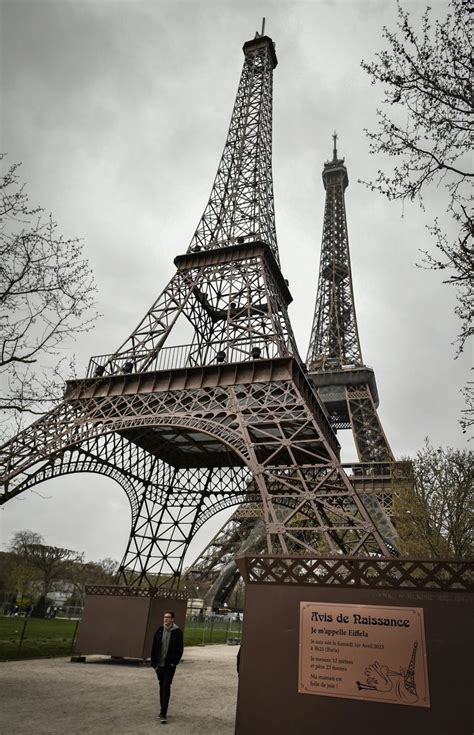 Una segunda torre Eiffel acompaña a la original en París