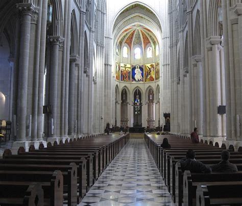 CATEDRAL DE LA ALMUDENA MADRID - TINO