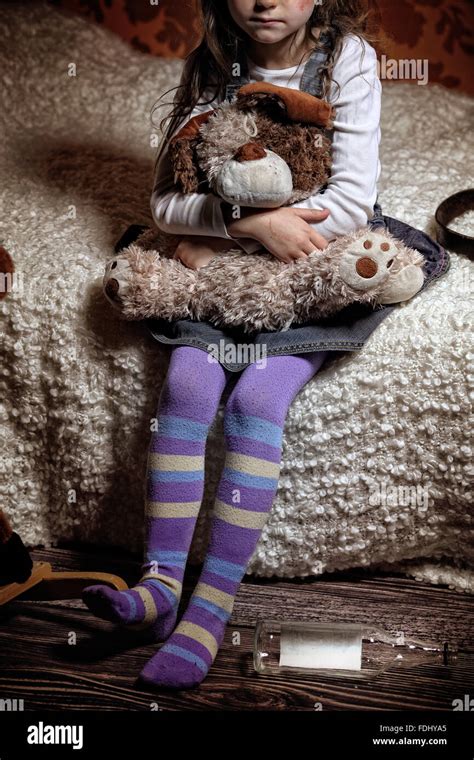 Scared little girl hi-res stock photography and images - Alamy