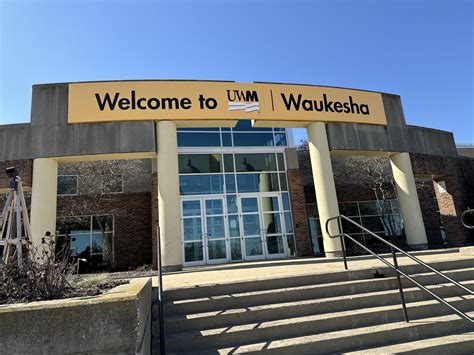 UW-Milwaukee announces closure of Waukesha campus in 2025, citing declining enrollment - WPR