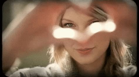 Taylor Swift GIFs - Find & Share on GIPHY