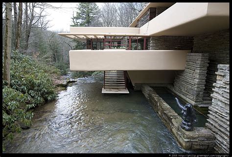 Frank Lloyd Wright Falling Water House - modern houses