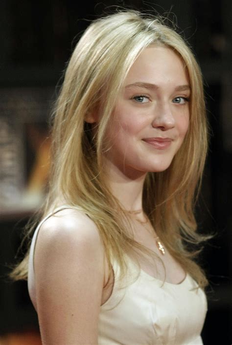 cool Young Actresses Under 25 With Blonde Hair Photos | Dakota fanning ...