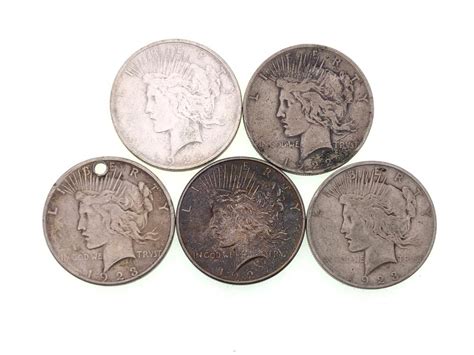 Lot - LOT OF 5 ASSORTED SILVER PEACE DOLLARS